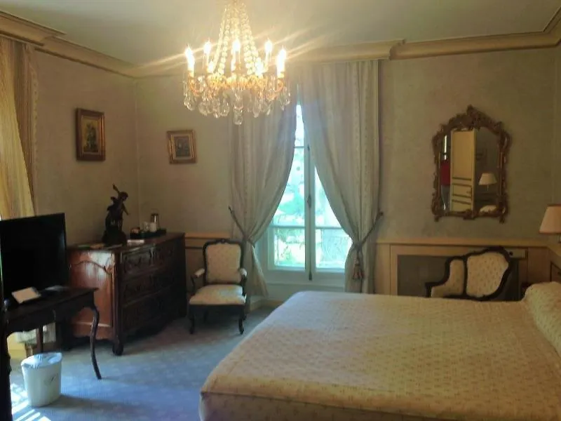 **** Hotel Hostellerie Les Frenes Avignon France