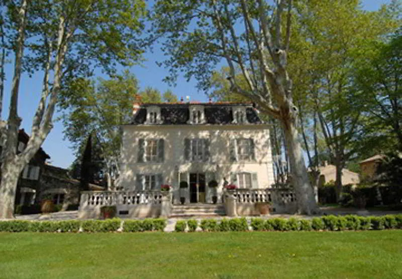 Hostellerie Les Frenes Avignon Hotel